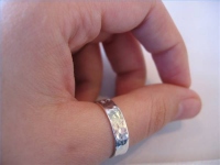 Что значит ношение кольца на большом пальце руки